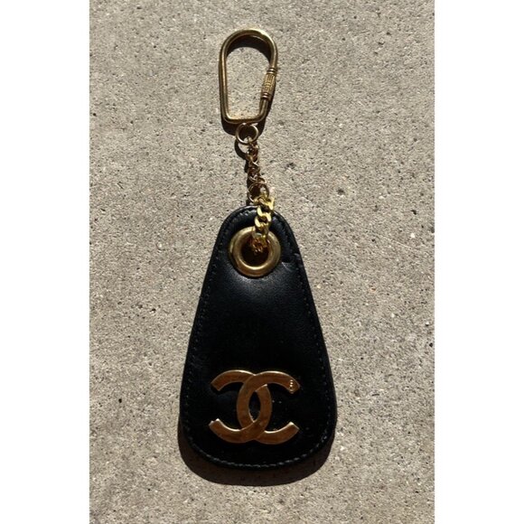 Vintage CHANEL CC Black Gold Coin Key Chain Ring Keychain Charm RARE - Picture 2 of 10